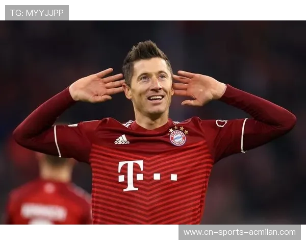 拜仁慕尼黑—莱万点球稳稳命中连续得分